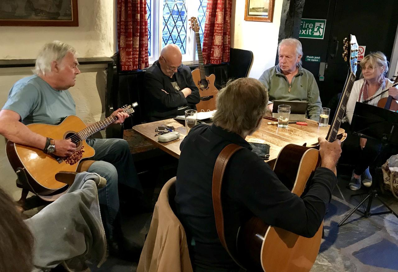 Jolly Sailor Inn Looe Εξωτερικό φωτογραφία